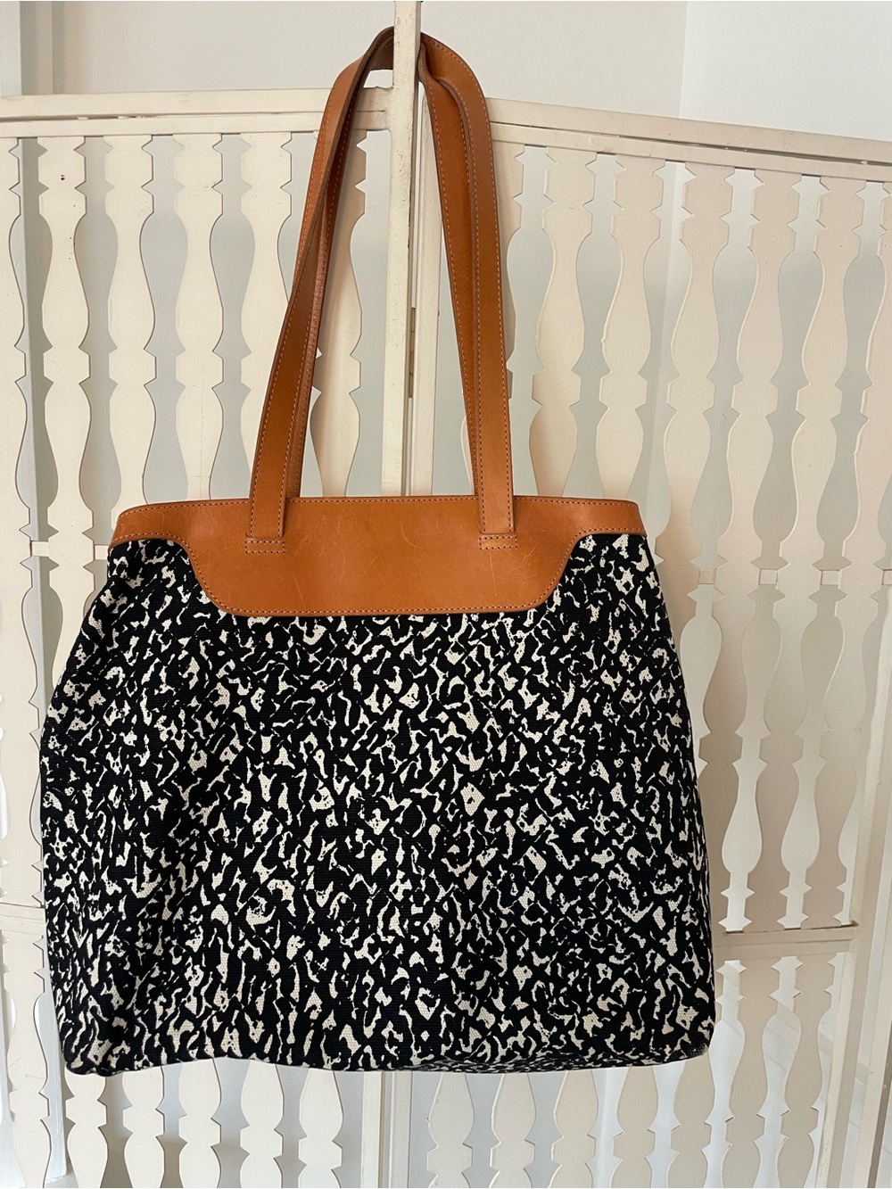Large Marimekko Black & White Pattern Shoulder Purse with Tan Leather Trim - Picture 4 of 5
